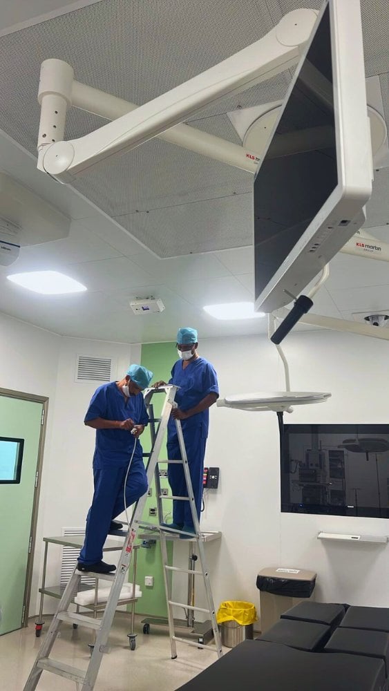 Installation of UV Medico's UV222 Standard lamp in the Operation Room ceiling 
